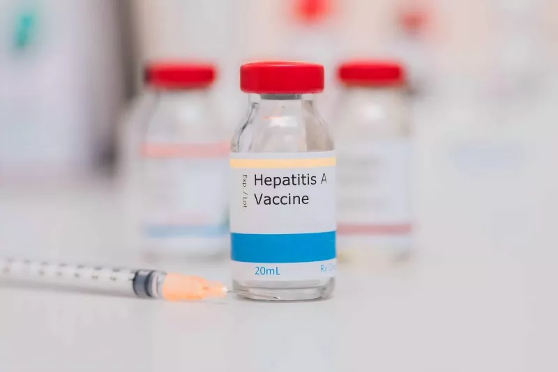Hogyan válasszunk az élő attenuált és az inaktivált hepatitis A vakcina között?